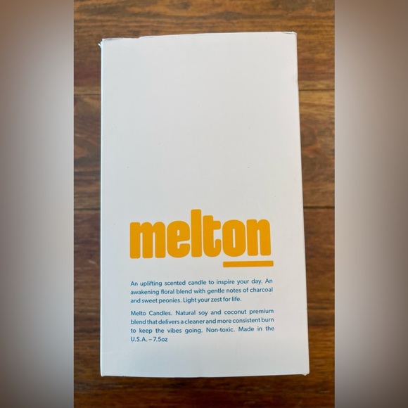 Melto | Peony & Charcoal | Bougie Scented Candle | Natural | 7.5 oz - Picture 4 of 9